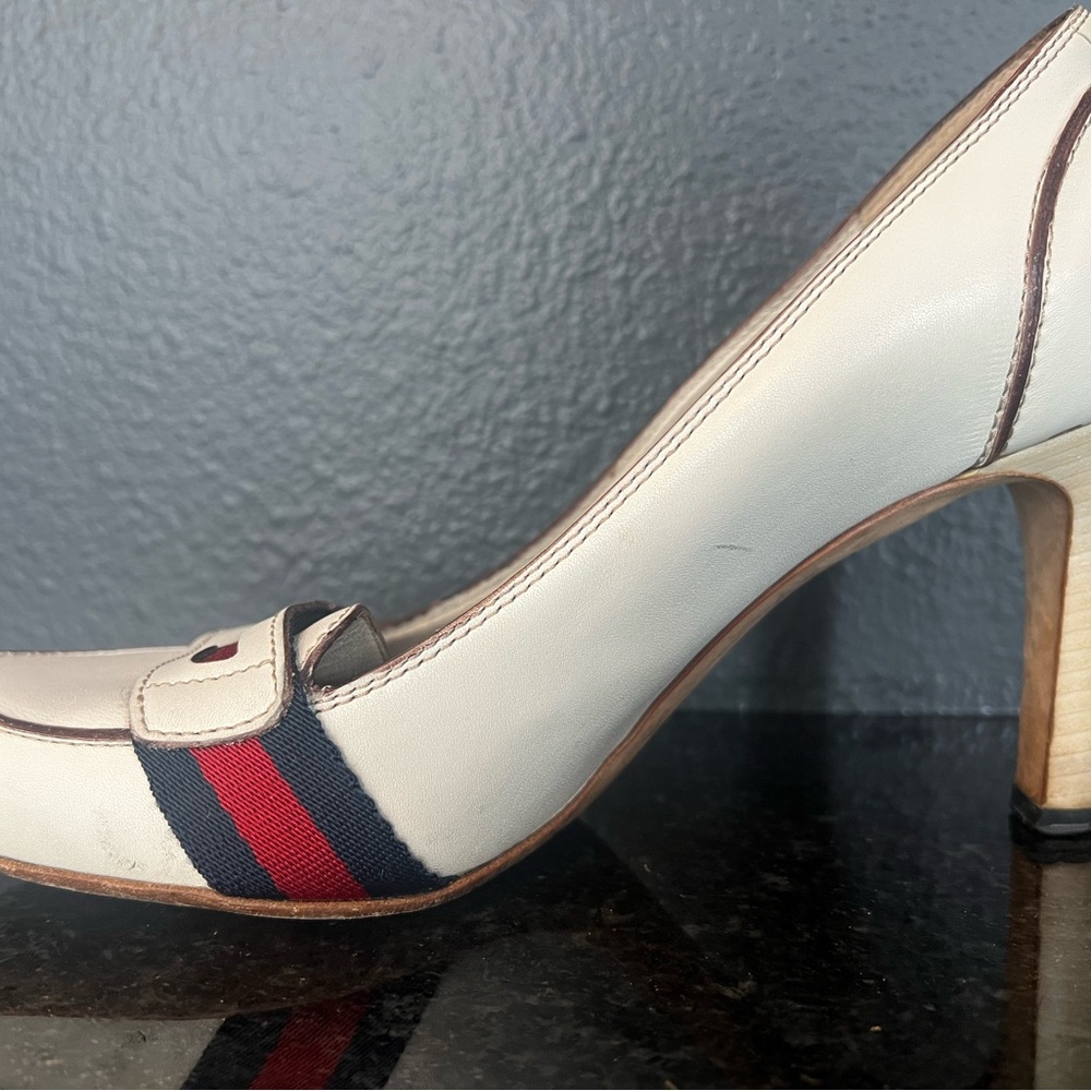 Gucci Cream and Red Stiletto Heels with Bow Accent - Picture 8 of 16